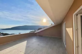 Новый трёх квартирный дом в Херцег Нови