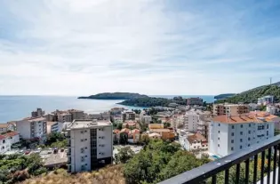 Пентхаус с двумя спальнями в Бечичи