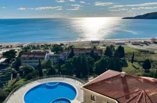 Квартира с тремя спальнями в Бечичи