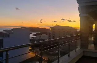 Квартира с тремя спальнями в Бечичи