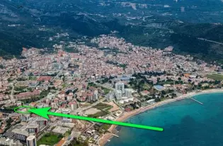 Квартира с тремя спальнями в Будве