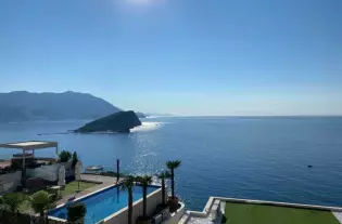 Квартира с двумя спальнями в Будве