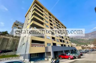 Квартира с тремя спальнями в Будве