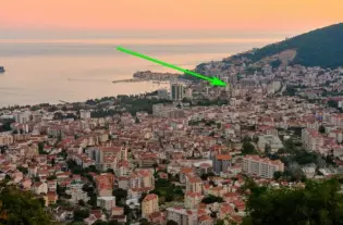 Квартира с четырьмя спальнями в Будве