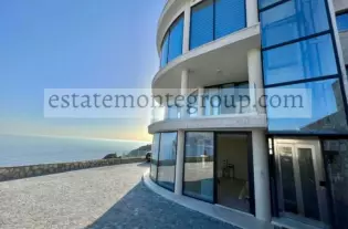 Квартира с двумя спальнями в Будве