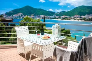 Квартира с тремя спальнями в Будве