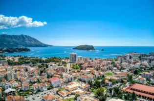 Квартира с двумя спальнями в Будве