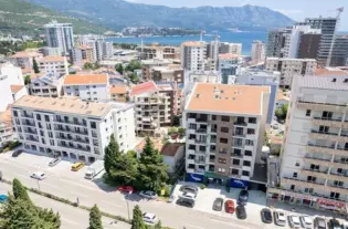 Квартира с двумя спальнями в Будве