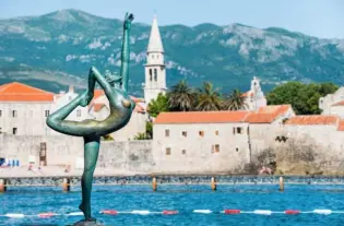 Квартира с двумя спальнями в Будве