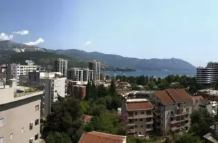 Квартира c тремя спальнями в Будве