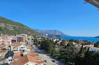 Квартира с двумя спальнями в Будве
