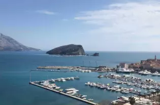 Квартира с одной спальней  в Будве