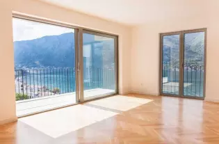 Квартира с тремя спальнями в Доброте