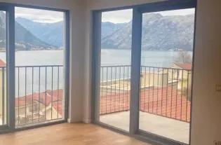 Квартира с тремя спальнями в Доброте