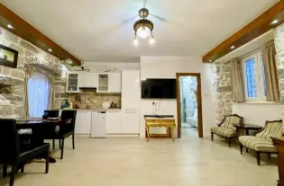 Квартира с тремя спальнями в Прчане