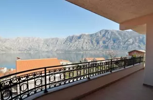 Квартира с тремя спальнями в Прчане