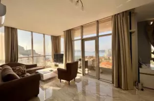 Квартира с тремя спальнями в Рафаиловичи