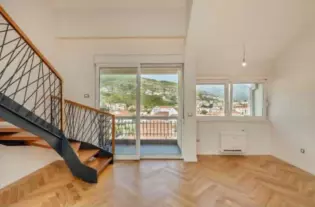 Квартира с двумя спальнями в Тивате