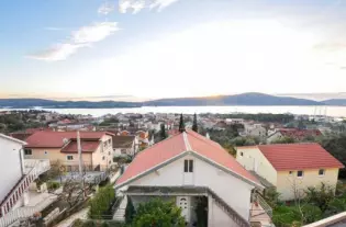 Квартира с двумя спальнями в Тивате