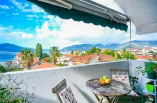 Квартира с двумя спальнями в Тивате