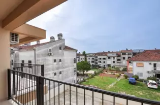 Квартира с тремя спальнями в Тивате