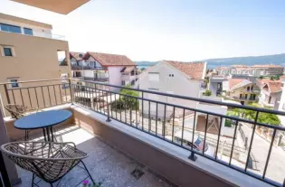 Квартира с тремя спальнями  вТивате