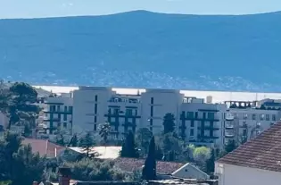 Новая квартира с двумя спальнями в Тивате