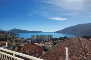 Квартира с тремя спальнями в Игало