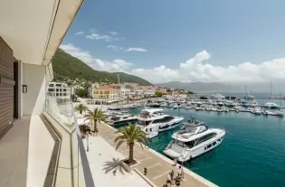 Квартира с тремя спальнями в Херцег Нови