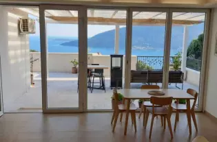 Квартира с тремя спальнями в Херцег Нови