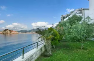 Действующий отель на Святом Стефане