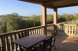 Трёх этажный дом на Луштице