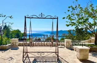 Вилла с шестью спальнями на Будванской ривьере