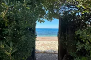 Вилла с бассейном в Добра Вода