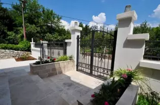 Вилла с тремя спальнями в Доброте