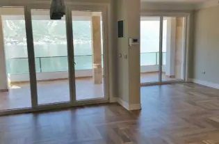 Вилла с четырьмя спальнями в Доброте