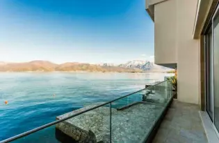 Вилла с причалом в Крашичи