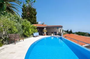 Вилла с бассейном в Режевичи