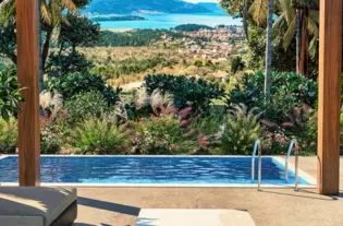 Новый таунхаус с четырьмя спальнями в Тивате