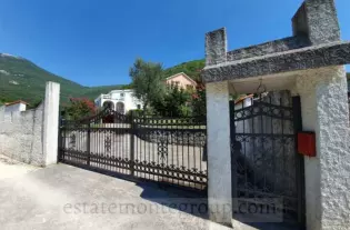 Двухэтажный дом в Тивате