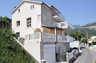 Вилла шестью спальнями в Херцег Нови