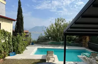 Уютная квартира с бассейном и выходом в сад в центральном районе Алании (36700)