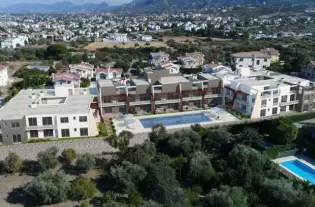 Квартиры в готовом жилом комплексе в в центральной части Кирении (003521)