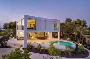 Современная вилла класса люкс на второй линии поля для гольфа в Лас Колинас Гольф (272237)