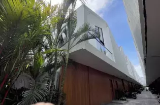 Комплекс современных таунхаусов в живописном районе Умалас (005493)