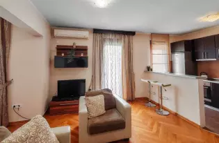 Светлая квартира с 3 спальнями, 78 м², Будва