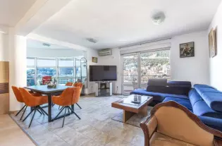 Квартира 71 м² с панорамным видом на море в Бечичи