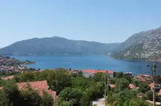 Участок с панорамным видом на море в Рисане, Черногория — 910 м²