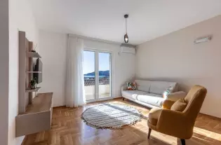 Просторная квартира 64 м² с видом на море в Бечичи