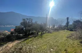 Урбанизированный участок в Прчань с видом на море